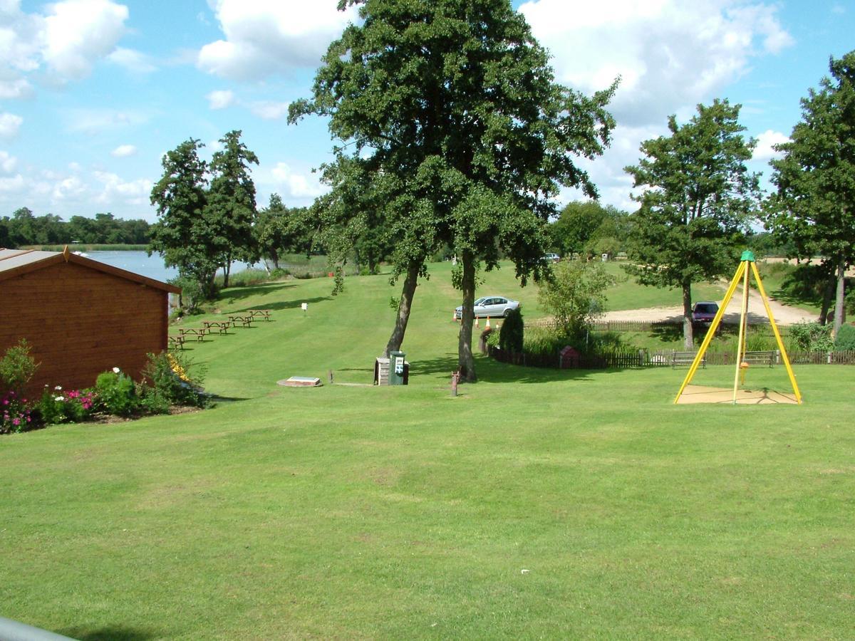 Motel Annexe at Gosfield Lake Exterior foto